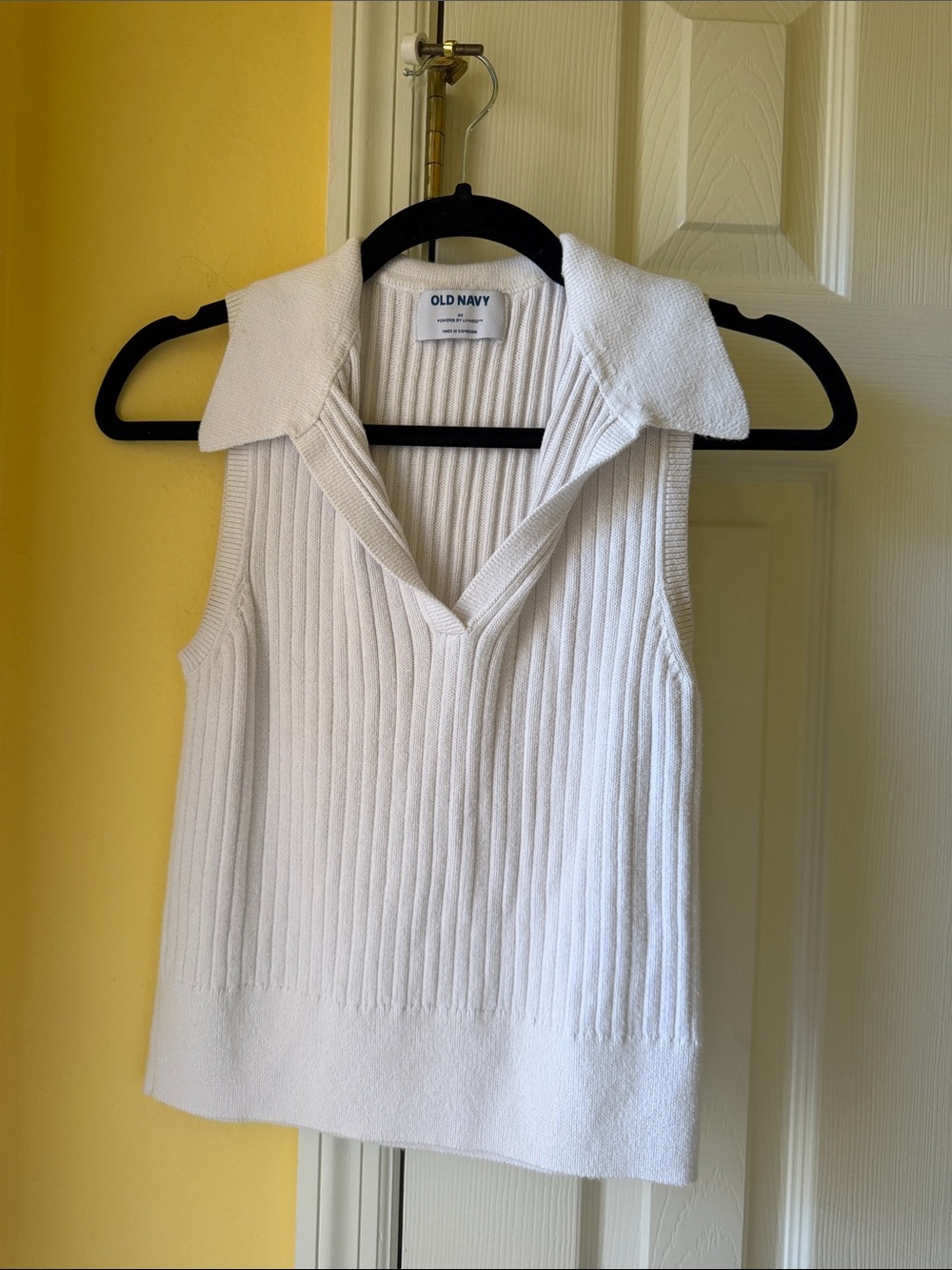 Old Navy White Ribbed Sleeveless V-Neck Polo Sweater